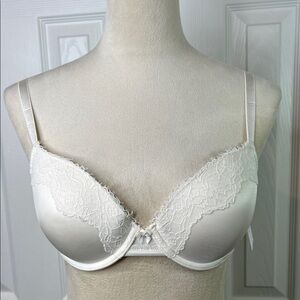 Lace-Trim Underwire Push-Up Bra in Cream